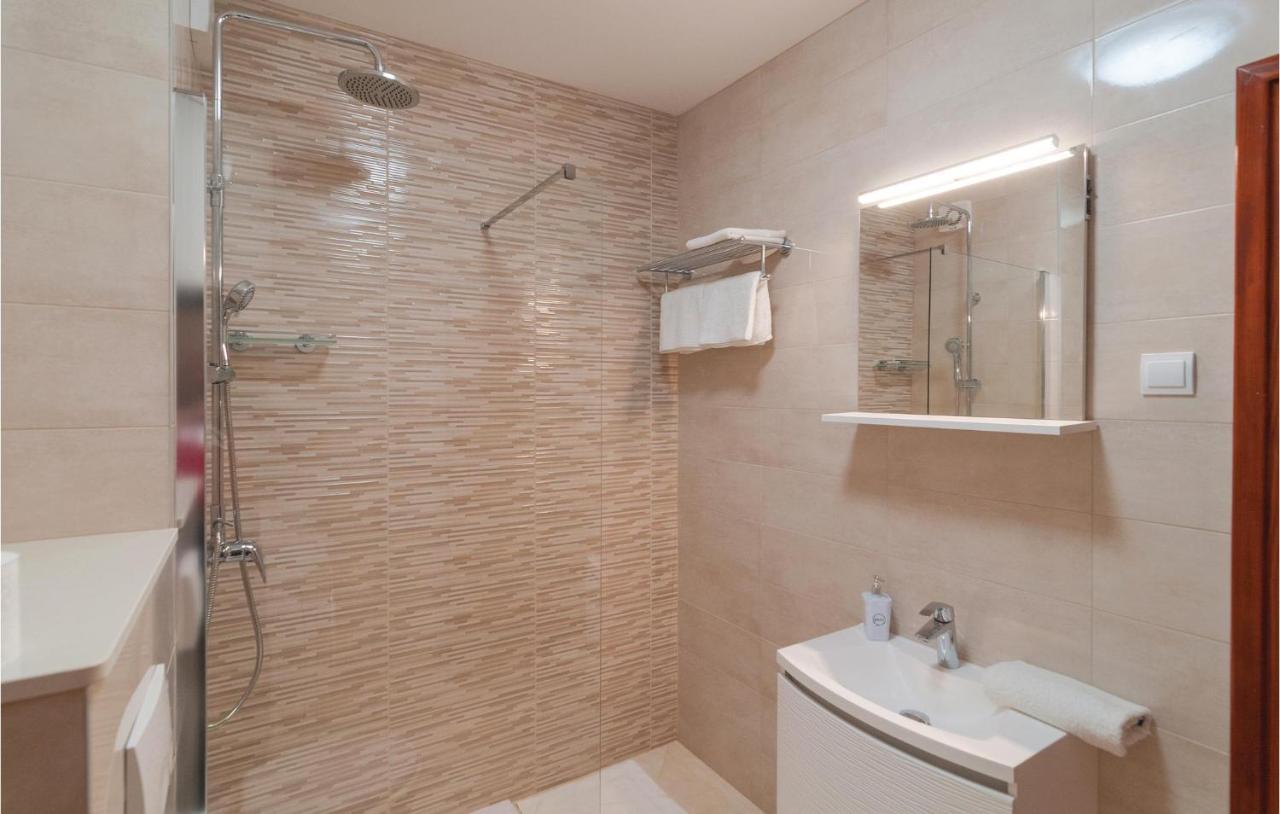 Nice Apartment In Omis With House Sea View 외부 사진