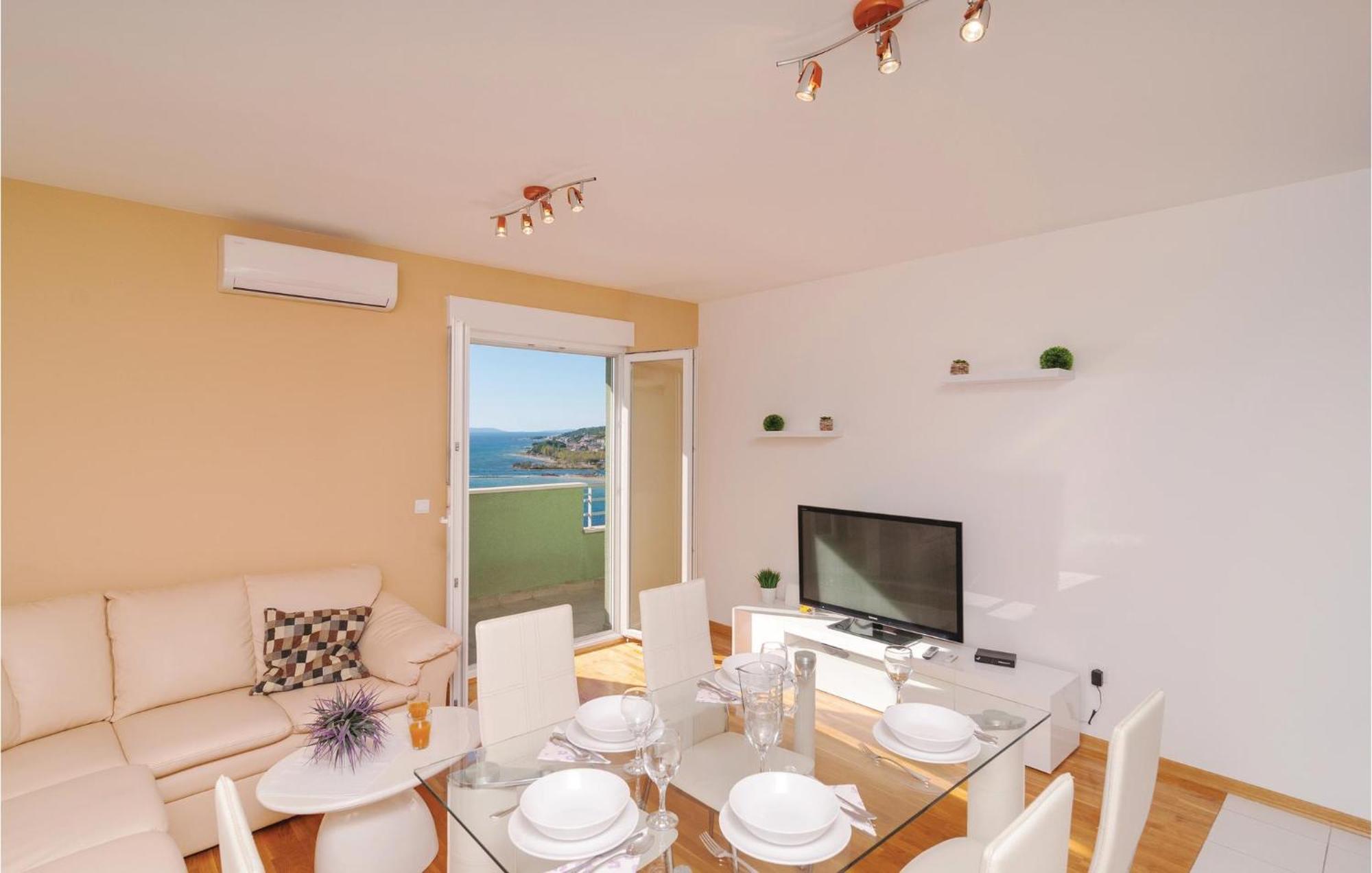 Nice Apartment In Omis With House Sea View 외부 사진