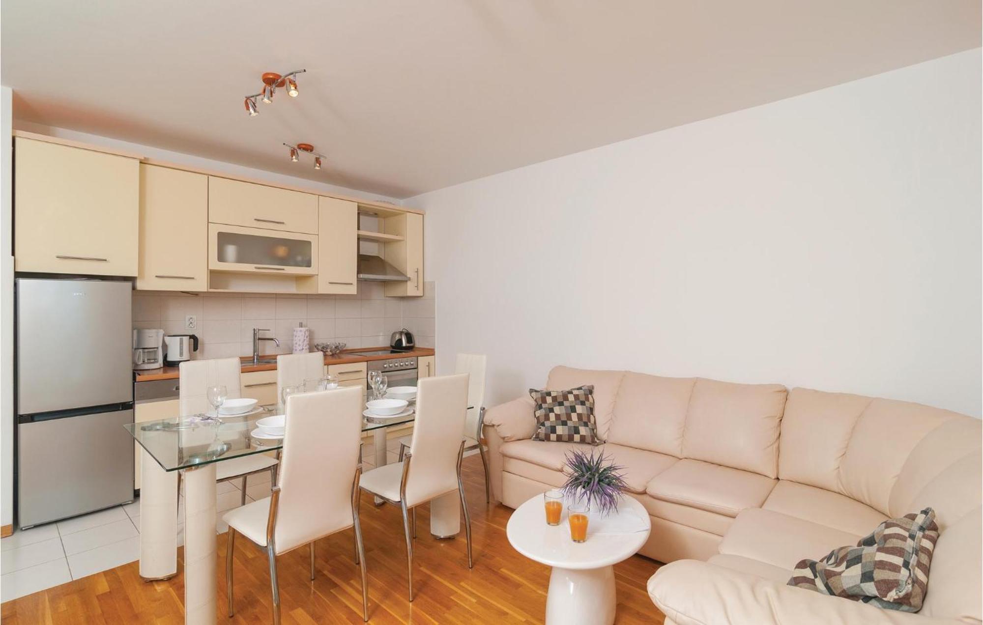 Nice Apartment In Omis With House Sea View 외부 사진