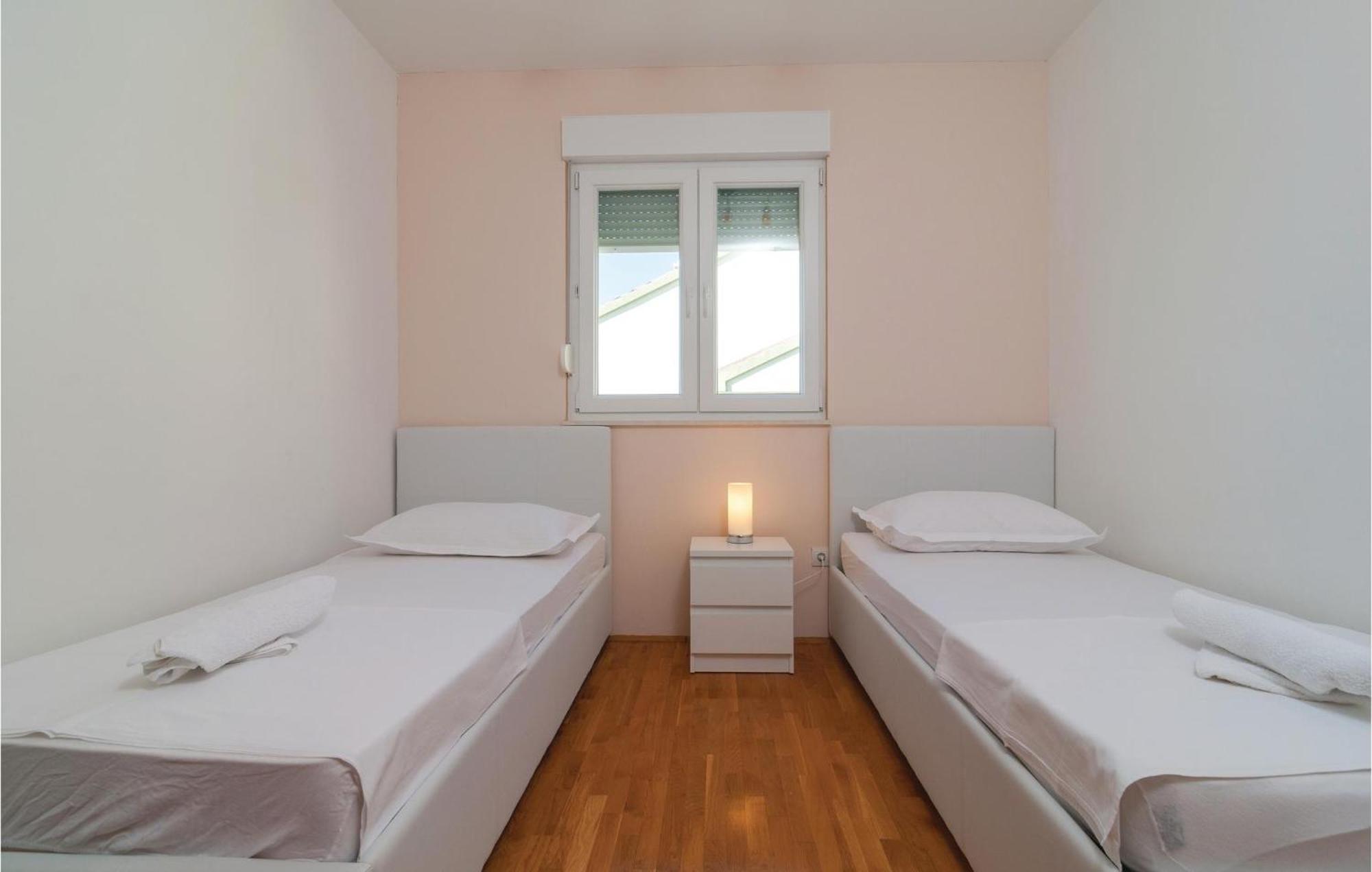 Nice Apartment In Omis With House Sea View 외부 사진